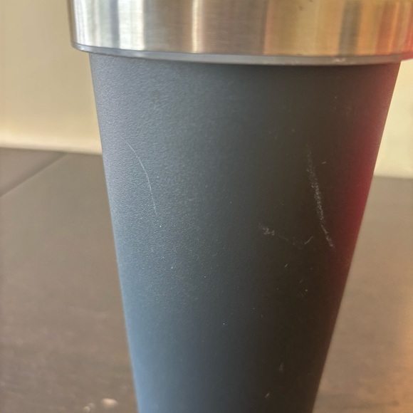 Vitamix grey insulated double wall 24 ounce tumbler with straw - Picture 4 of 7